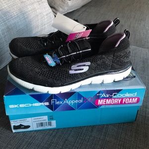 NWT sketchers flex appeal 2.0